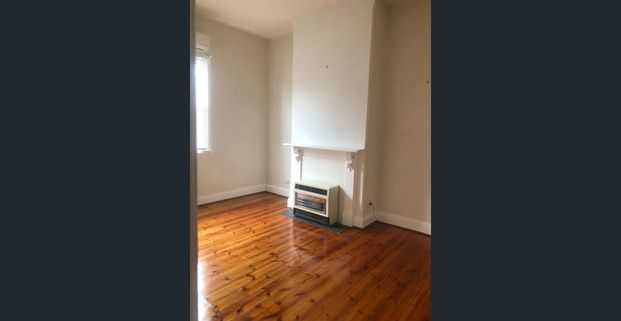 CLARENCE PARK 2 BEDROOM BLUESTONE VILLA MAISONETTE WITH MODERN OPEN PLAN EXTENSION - Photo 1