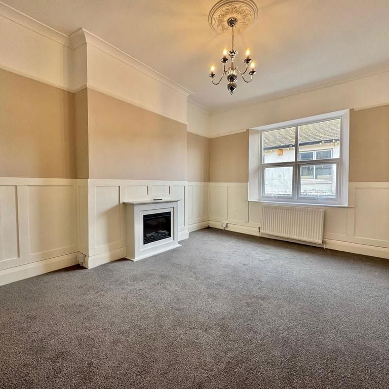 3 bedroom flat to rent - Photo 1
