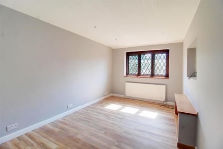 5 bedroom detached house to rent - Photo 2