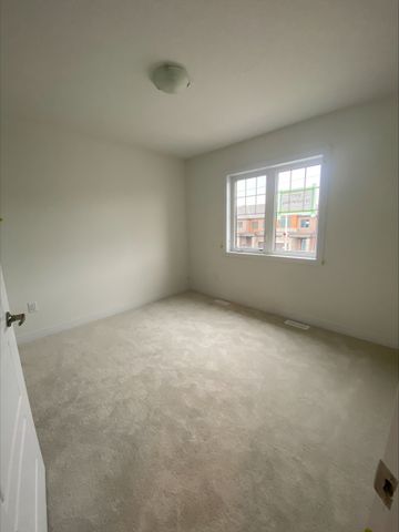 For Lease - 19 Velvet Way, Thorold, Ontario - Photo 5