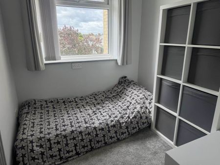 3 bed terraced house to rent in Causey Gardens, Exeter, EX1 - Photo 3