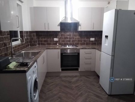 3 bedroom semi-detached house to rent - Photo 3