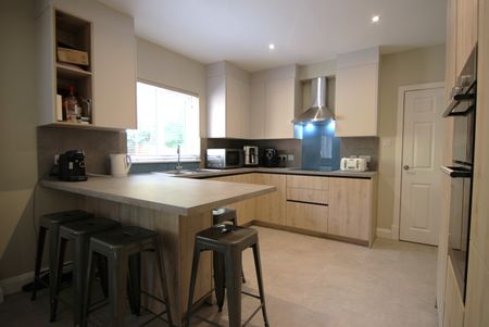 5 Bed Detached House, Rolleston Drive, NG7 - Photo 5