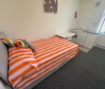 1 bedroom in a house share to rent - Photo 6