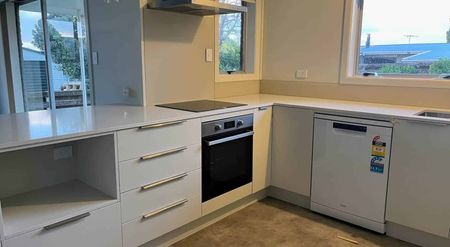 Very Tidy Home In One Of Pukekohe's Most Sough... - Photo 3