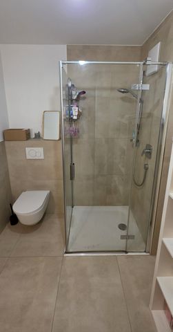 BJ 2022: Hochwertig ausgestattete 1-Zi.-Wohnung *EBK *PKW-Stellplatz * - Photo 4