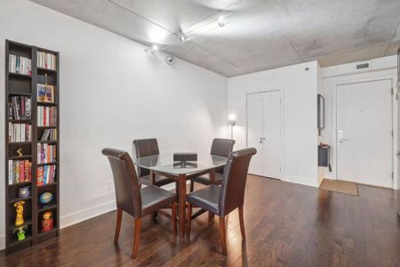 Charmant condo d'une chambre, entièrement meublé, situé à Griffintown. Parfait pour une vie confortable et pratique en ville. - Photo 3