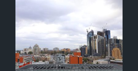 Stunning apartment in Melbourne 1 Bedroom with 1 Study - Photo 2