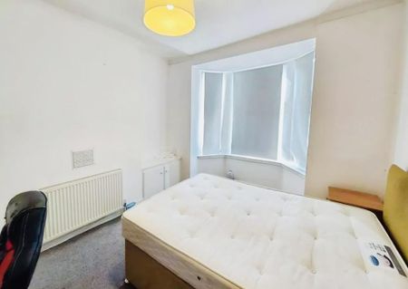 4 bedroom apartment to rent - Photo 5