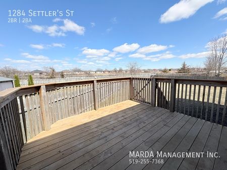 SPACIOUS 2+1 BEDROOM / 2 BATHROOM HOME IN SOUTH WINDSOR +UTILITIES - Photo 2