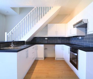 2 bedroom terraced house to rent - Photo 4
