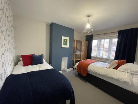 4 bedroom semi-detached house to rent - Photo 4