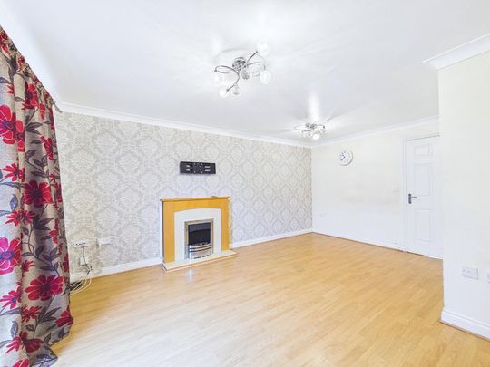 3 bedroom end of terrace house to rent - Photo 1