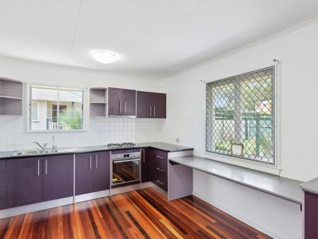 21 Luprena Street, Mansfield QLD 4122 - House For Rent | Domain - Photo 5