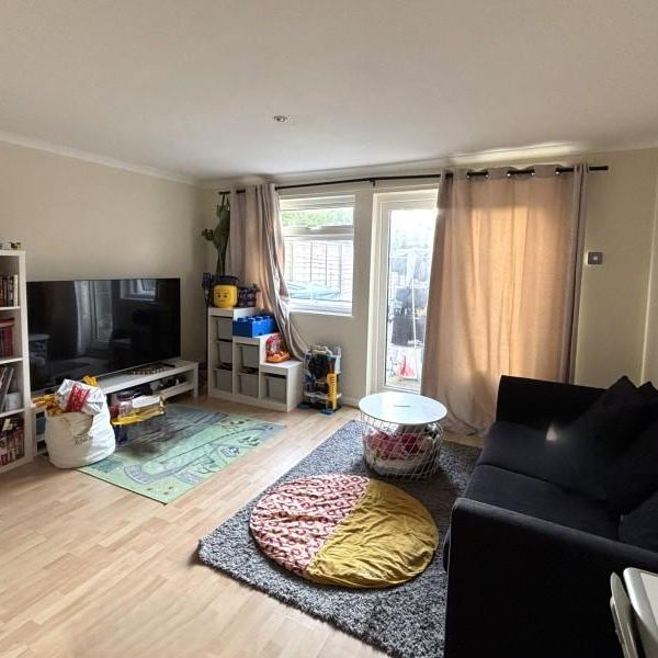 3 bedroom end of terrace house to rent - Photo 1