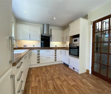 4 bedroom detached house to rent - Photo 3