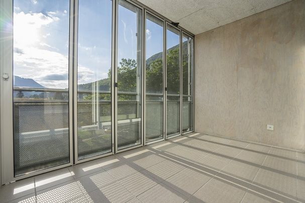 Rent a 4 ½ rooms apartment in Péry - Photo 1