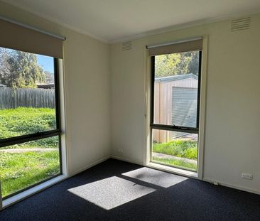 Three Bedroom Brick Veneer - Photo 3