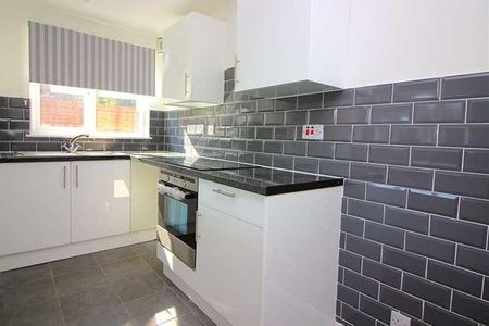 Two Mile Ash - Bed Maisonette, MK8 - Photo 4