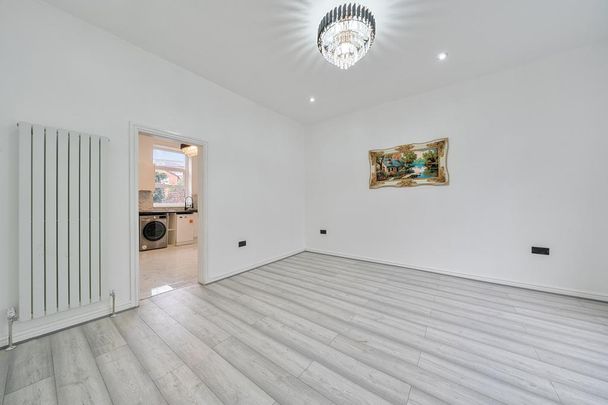 3 bedroom terraced house to rent - Photo 1