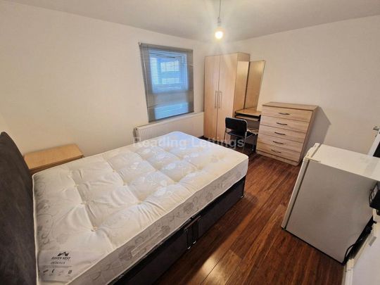 1 bedroom in a house share to rent - Photo 1