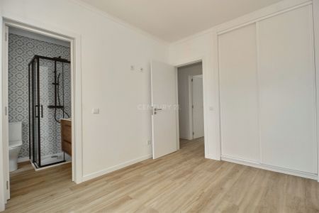 Apartamento T2 para Arrendar - 1200€/mês ou Arrendamento de Quartos a Avaliar - Perto do Palácio de Queluz - Photo 3