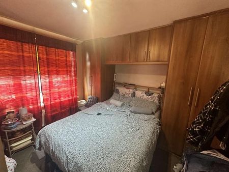 Harrow, Middlesex, HA2 - Photo 3