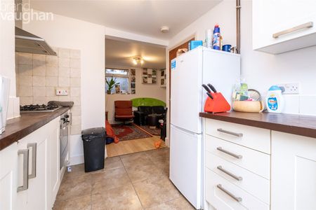 4 bedroom terraced house to rent - Photo 4