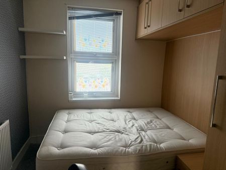 4 bedroom terraced house to rent - Photo 5
