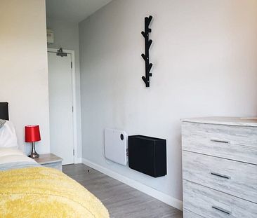 Amazing 4 bedroom flat - Photo 1