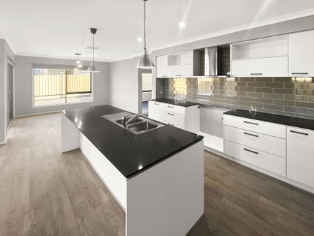 DELIGHTFUL FAMILY LIVING IN DELARAY ESTATE! - Photo 2