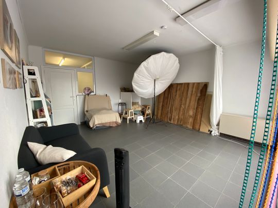 Polyvalente bedrijfsruimte van 50 m², ideaal voor vrij beroep. - Photo 1