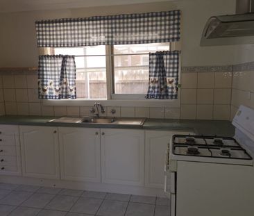 13 Fraser Street, Melton South, Vic 3338 - Photo 5