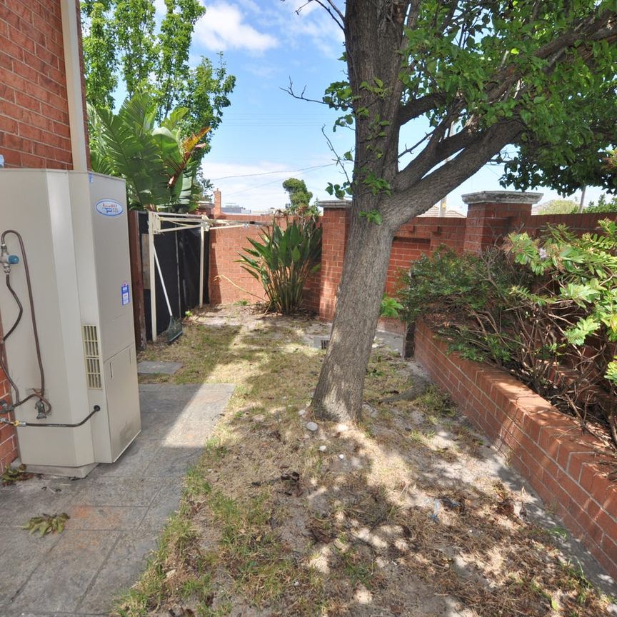 CITY WIDE REAL ESTATE- 4 Bedroom Townhouse - Photo 1