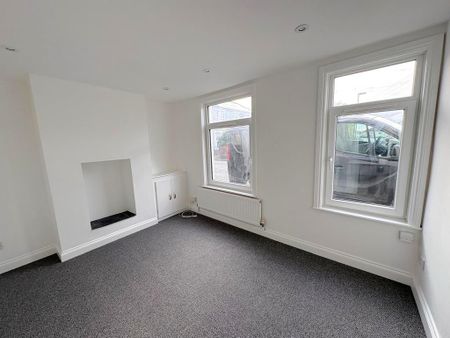 2 bedroom semi-detached house to rent - Photo 3