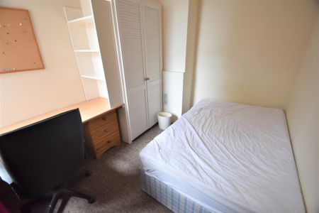 4 bedroom terraced house to rent - Photo 3