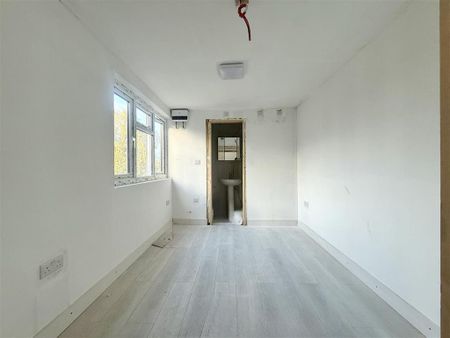 1 bedroom in a house share to rent - Photo 3