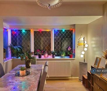 4 bedroom terraced house to rent - Photo 3