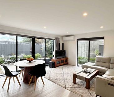 PHILLIPSTOWN - 2 BEDROOMS, 2 BATHROOMS, HEATPUMP, SINGLE GARAGE - Photo 5