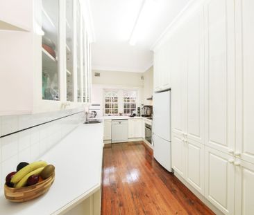 Gorgeous Views In Art-Deco Boutique Block - Photo 6