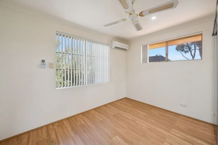 Classic Comfort in Claremont - Photo 4