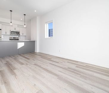 Jersey: Black Accents – 196 Colony, Winnipeg, MB - Photo 2