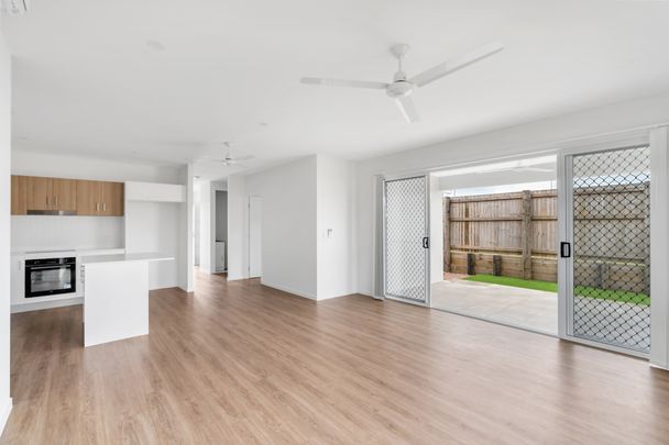 SIMPLY STUNNING! PRIVATE, MODERN & SPACIOUS DUPLEX IN A1 LOCATION! - Photo 1