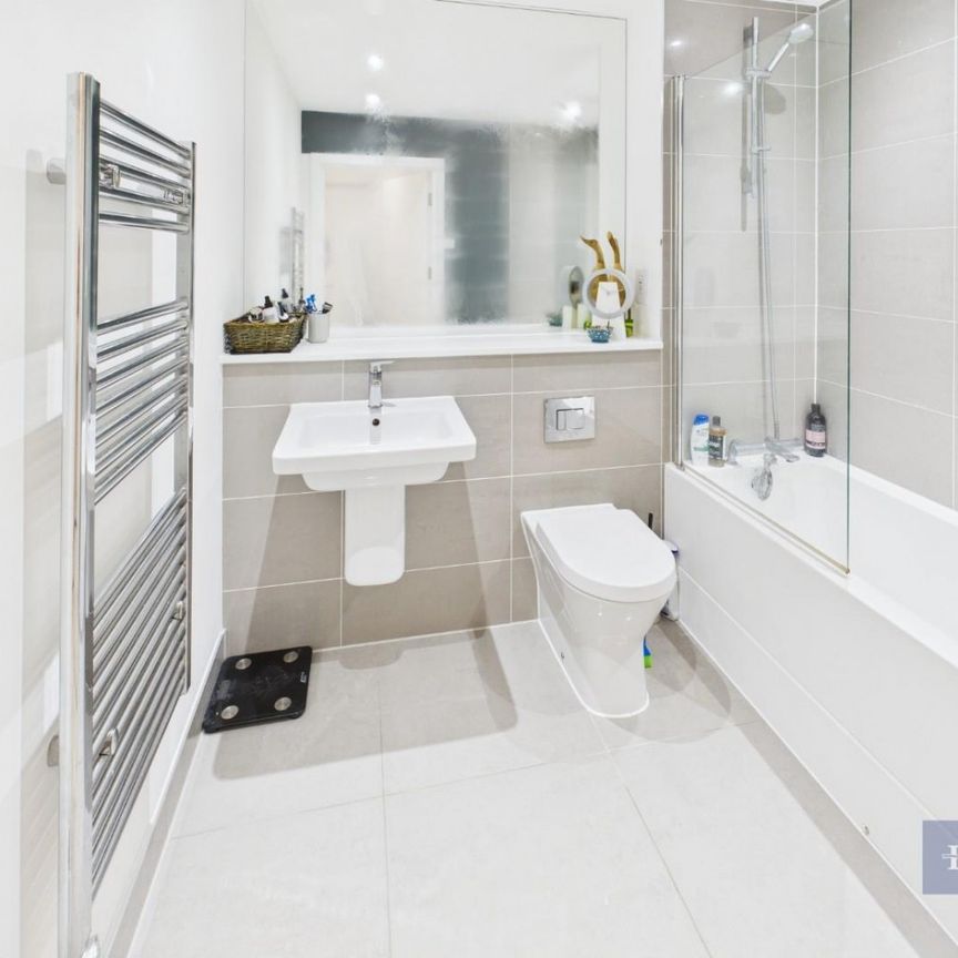 1 bedroom Flat To Let - Photo 1