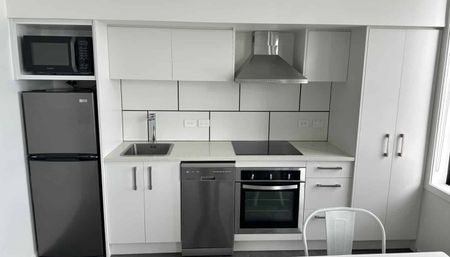 Fully Furnished 2-Bedroom Apartment for Rent in Avondale, Auckland - Photo 4