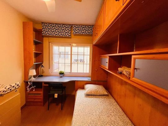 Calle de Castrillo de Aza, Madrid, Community of Madrid 28031 - Photo 1