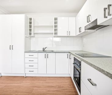 NEWLY RENOVATED FAMILY HOME - Photo 3