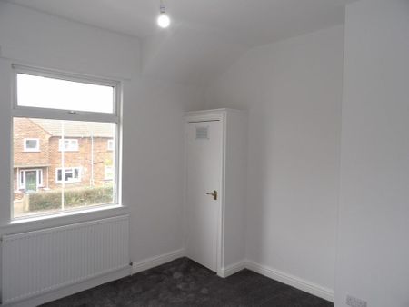 2 bedroom semi-detached house to rent - Photo 5