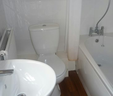 Terraced House to rent on - Photo 3