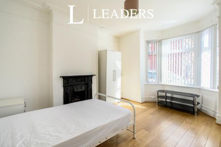 1 bedroom in a house share to rent - Photo 2